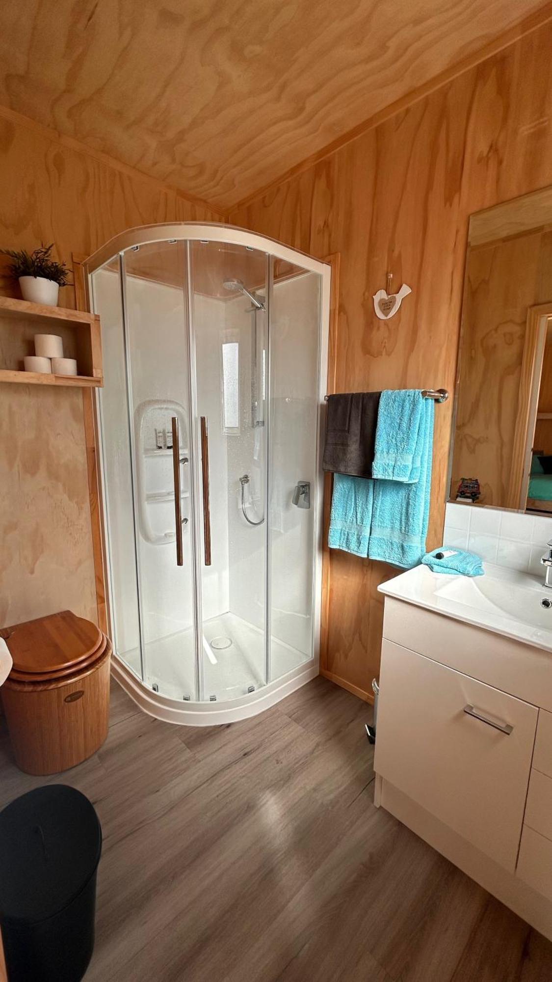 Cosy Tiny Container Cabin Carterton 外观 照片