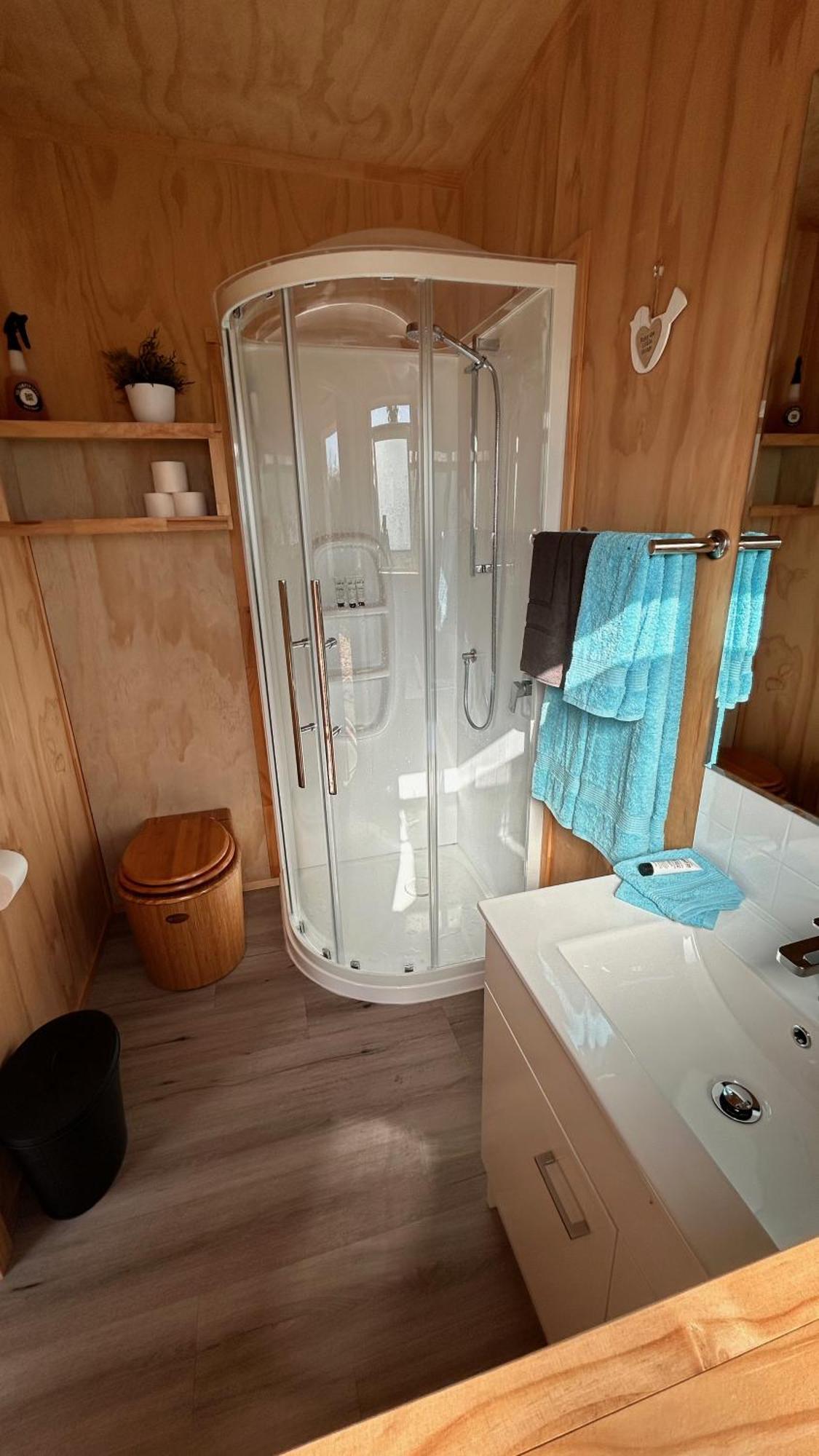 Cosy Tiny Container Cabin Carterton 外观 照片